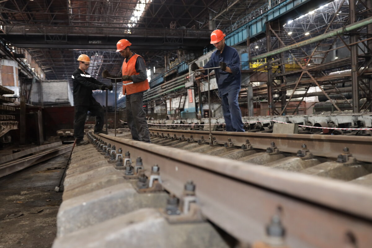 Бригада ланкозбірки: Ігор Ковальов, Ігор Полуяхтов, Дмитро Струкалов